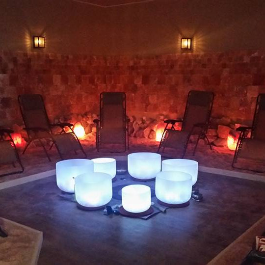 salt sound therapy in salt room - Himalayan salterz